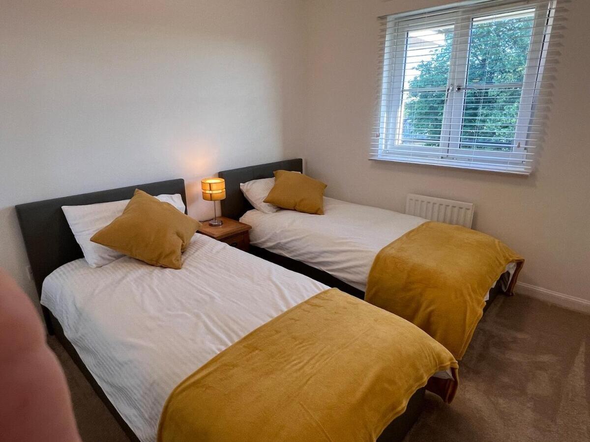 Apartment Modern 2 Bedroom Flat In Quiet Village W/ Ensuite *